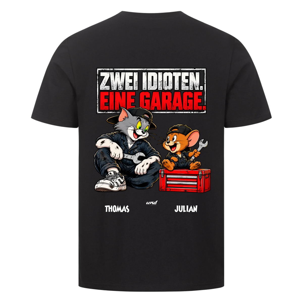 ZWEI IDIOTEN. EINE GARAGE. - Personalisiertes T-Shirt