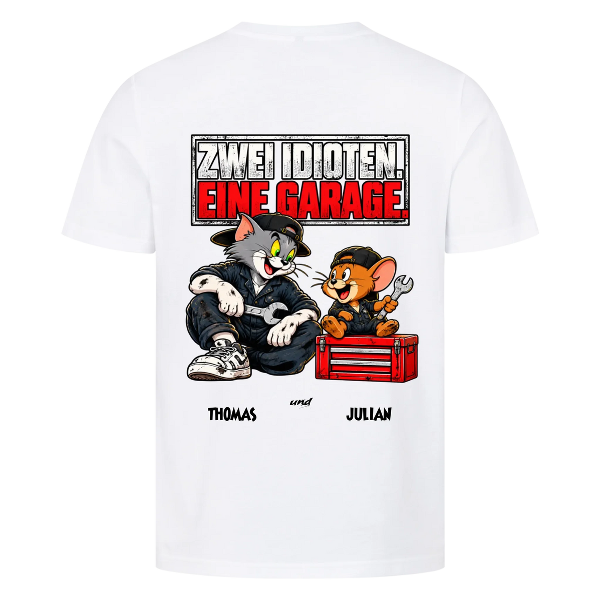 ZWEI IDIOTEN. EINE GARAGE. - Personalisiertes T-Shirt
